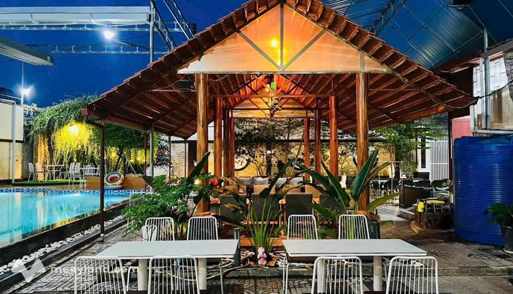 Bán nhà 1 trệt 2 lầu kèm quán cafe sân vườn mặt tiền đường Hùng Vương, phường Bến Tre