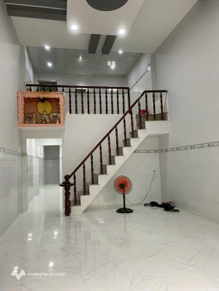 Nhà 1 trệt, 1 lầu Bình Dương, giá chỉ 800 triệu, hẻm xe hơi