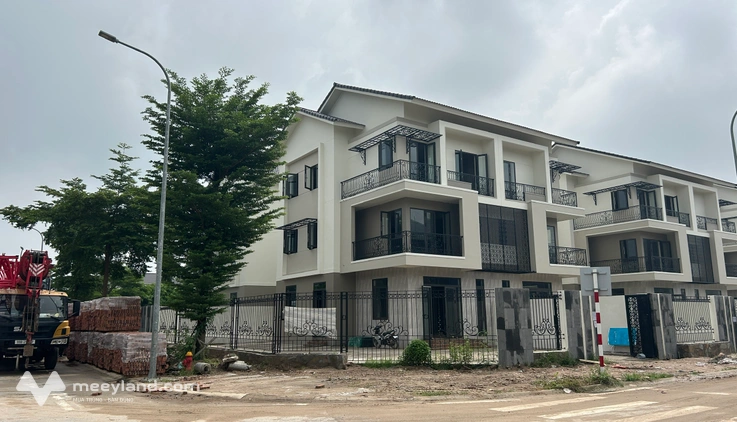 Biệt thự song lập sát cổng chính, vị trí đặc biệt tại Centa Riverside
