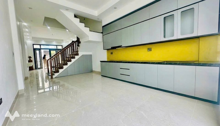 Nhà 3 tầng, 80m2, tại Hồ Sen, Thanh Hóa, vị trí đắc địa