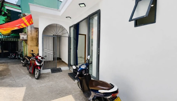 Nhà gác lửng xinh xắn tại Phạm Như Tăng, giá yêu thương