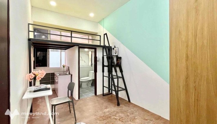 Duplex Thang Máy Ngay UEH