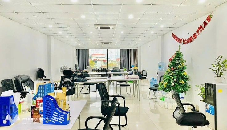 Cho thuê văn phòng 65m2 đường Nguyễn Thị Minh Khai, Quận 3. Sàn đẹp vuông vức, sẵn máy lạnh