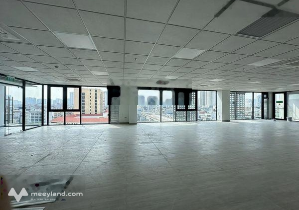 Cho thuê văn phòng Hoàng Đạo Thúy - 630m2 giá thuê 154tr/tháng, một mặt sàn lô góc 2 mặt kính