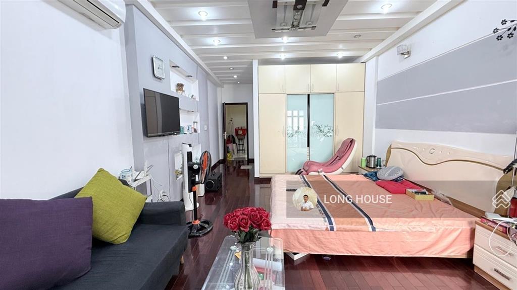 Nhà 5 tầng, gần 50m², ngang lớn, sổ vuông hẻm lớn gần mặt tiền trường sa ngay lê văn sỹ.