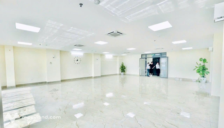 Cho thuê văn phòng Ngụy Như Kon Tum 135m² giá 19 triệu/tháng, sàn đẹp, vị trí thuận tiện