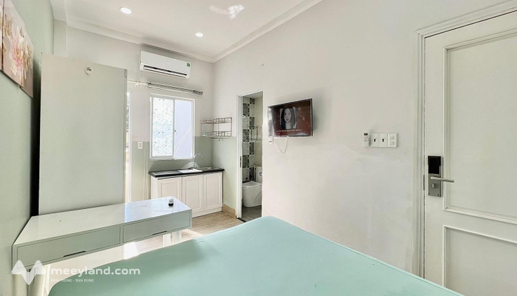 Phòng ban công full nội thất ngay Chợ Bàu Sen