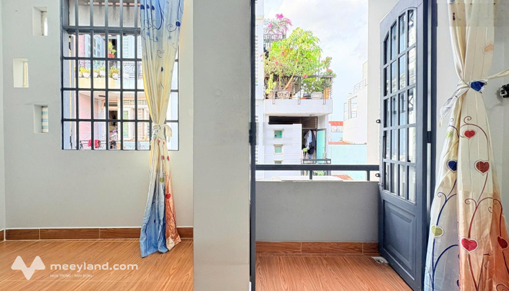 Cho thuê 2PN 60m2 ban công máy giặt riêng giá hạt dẻ chỉ 8,7 triệu ngay Cầu Lê Văn Sỹ. Ở 3-4 người
