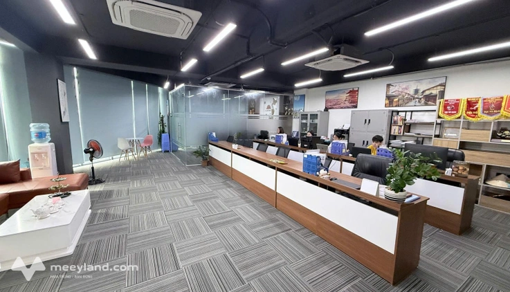 Văn phòng siêu đẹp Mỹ Đình sẵn ngăn vách phòng, thảm, hệ cửa, 150m2, 22tr, vào việc luôn