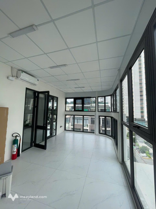 Cho thuê MBKD lô góc Nguyễn Cơ Thạch Mỹ Đình Dt 100m2 x 2 tầng giá 70tr thông sàn mt 25m