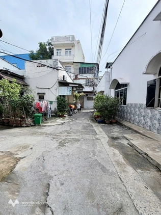 Nhà 2 tầng sổ hồng riêng sát chợ Xóm Mới, giá 2,95 tỷ