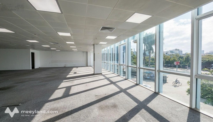 Văn phòng đường Nguyễn Văn Linh, gần sân bay, diện tích 200m2, giá thuê 220.000đ/m2