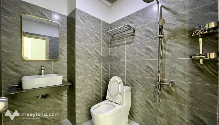 Tầng trệt 7x21m Shophouse đường 41, có thang máy, lối đi riêng, hầm để xe, giờ giấc thoải mái
