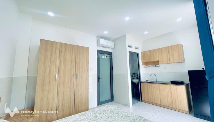 Cho thuê phòng ban công lớn thoáng, xa bếp full nội thất Thích Quảng Đức gần FTU UTH HUTECH UEF