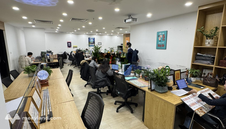 Cho thuê tầng lửng, như hình 150m 50tr Quận Hoàn Kiếm (tầng 1, lối đi riêng). Lh: 0395512561