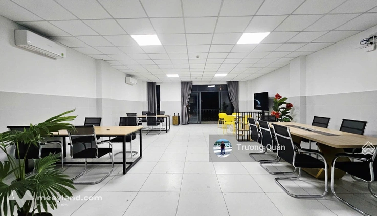 Văn phòng tầng 1 Full nội thất nằm đường lớn ngay Công Viên Hồ Bơi Vạn Phúc City chỉ 15.8 triệu