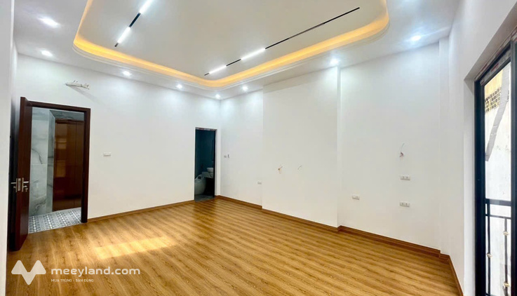 Bán nhà Dương Văn Bé, 5 tầng, thang máy, long lanh, hàng xóm Time City, gần phố Hai Bà Trưng