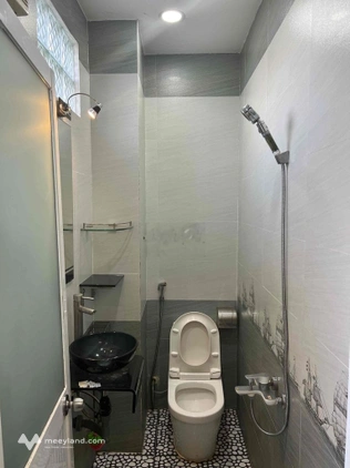 Phòng ở nhà mặt tiền + view công viên