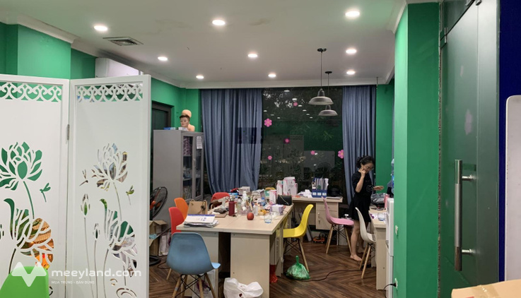 Cho thuê văn phòng phố Hoàng Cầu, Đống Đa, Hà Nội, DTSD 25m2, giá 5tr, mới đẹp