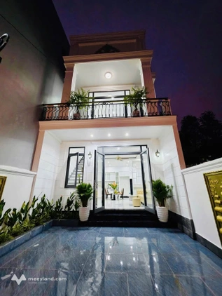 Nhà Thủy Xuân 100m2, 3 ngủ, sân đậu ô tô - Giá hời