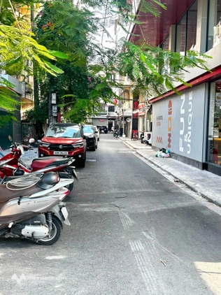 Nhà phân lô Hoàng Quốc Việt, Cầu Giấy, 35m2, 7 tầng thang máy, ô tô tránh