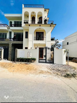 Nhà 3 tầng phong cách Địa Trung Hải, 3 mặt tiền, full nội thất cao cấp Diên Sơn, Diên Khánh