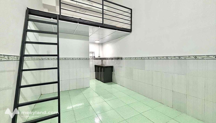 Phòng trọ có gác 30m2 ngay Công viên phần mềm Quang Trung chỉ 2tr7