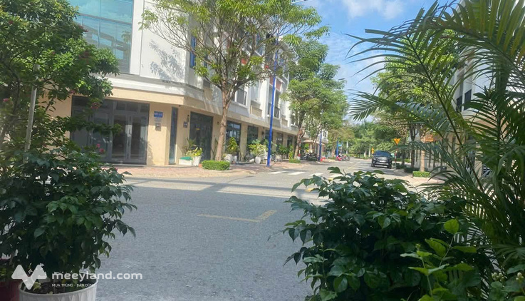Cho thuê nhà nguyên căn 3 tầng, tại khu dân cư La Vela Garden, Bình Chuẩn