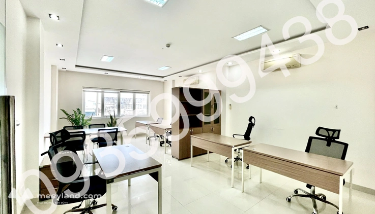 Cho thuê văn phòng 30m2, chỉ 9 triệu/tháng, có sẵn 5 bộ bàn ghế; Property Danang