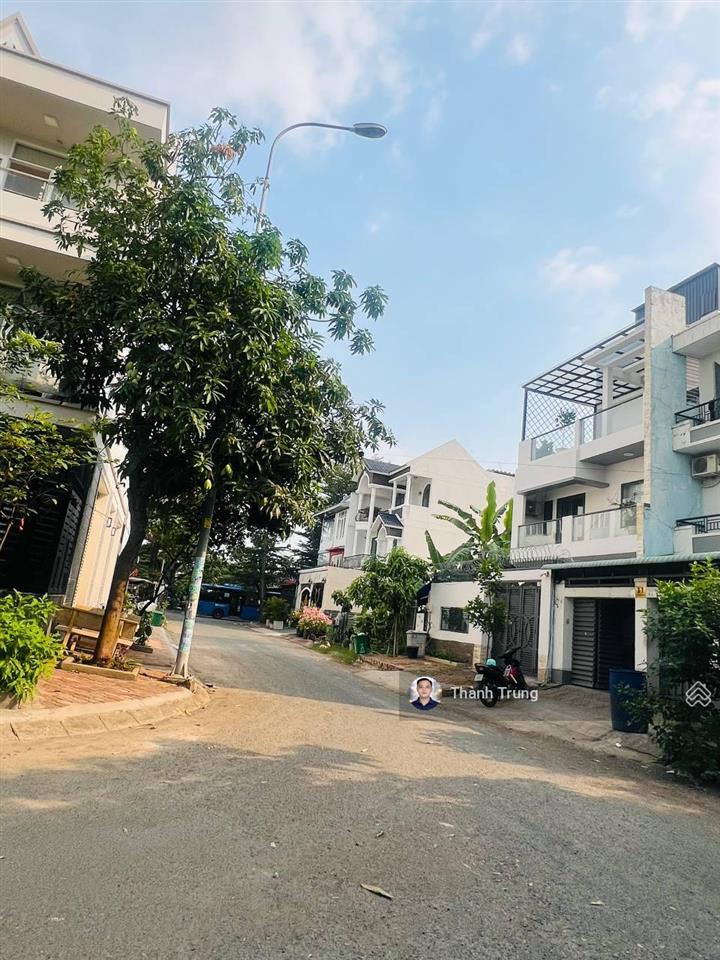 Bán căn nhà phố giá tốt tại kdc nam long. nhà 1 trệt 3 lầu giá chỉ 10 tỷ. đối diện công viên
