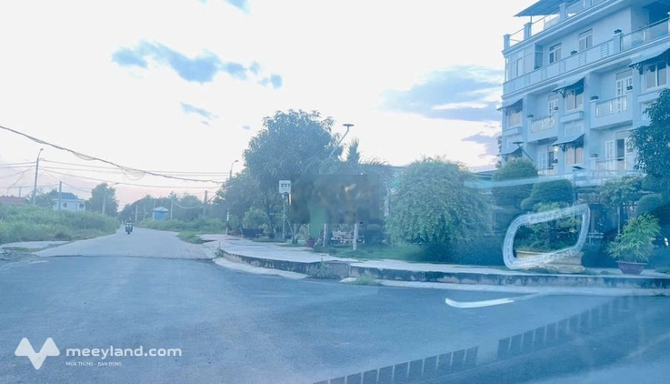 Cho thuê đất góc mặt tiền ngã 4 khu dân cư Phú Xuân, đối diện chung cư
