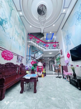 Bán nhà đẹp 4 tầng, mặt tiền kinh doanh Nguyễn Văn Công, ngang 4,5m, 77m2 vài phút tới sân bay chỉ 11,5 tỷ
