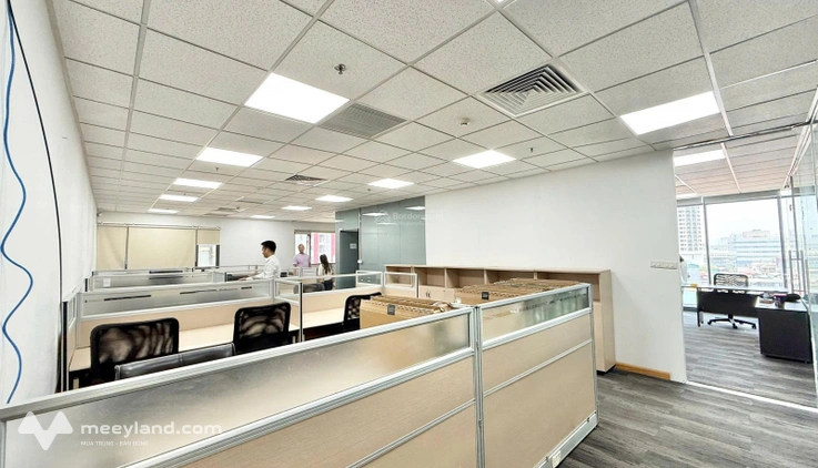 Cho thuê văn phòng 127m2 full nội thất tại Duy Tân, giá chỉ 344 nghìn/m2/th, hàng hot