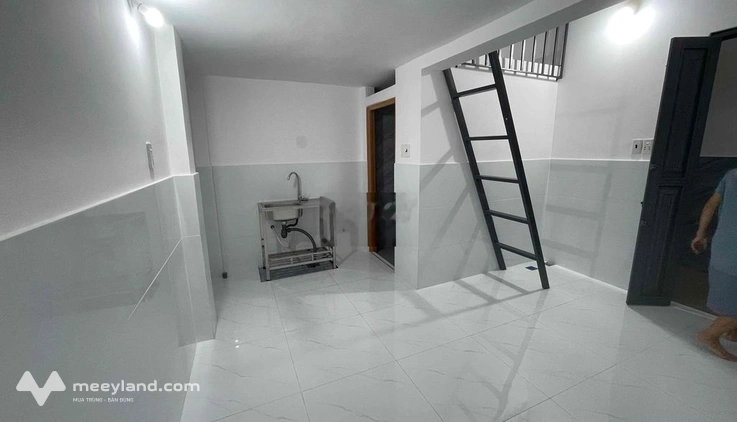 Nhà mới xây, phòng sạch đẹp chưa ai ở