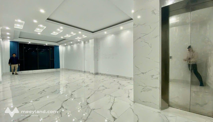 15 triệu - 240m2 (3 tầng 1 + 2 + 3). Văn phòng kinh doanh mặt đường Bát Khối Long Biên