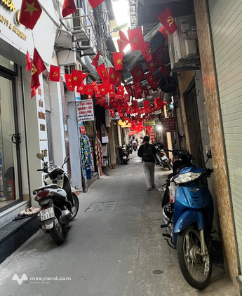 Bán đất tặng nhà 2 tầng, tại Hồ Tùng Mậu, Cầu Giấy, diện tích 30m2