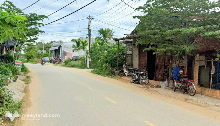Mặt tiền Phùng Quán: 160m² đất vàng, kinh doanh xả láng, giá chỉ 2.2 tỷ