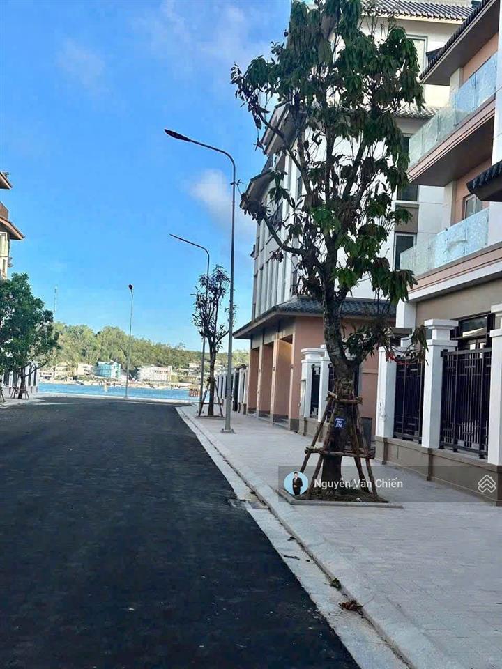 Bán nhà cách biển trần phú 30m, trong khu khép kđt kín vinhomes pearl bay nha trang
