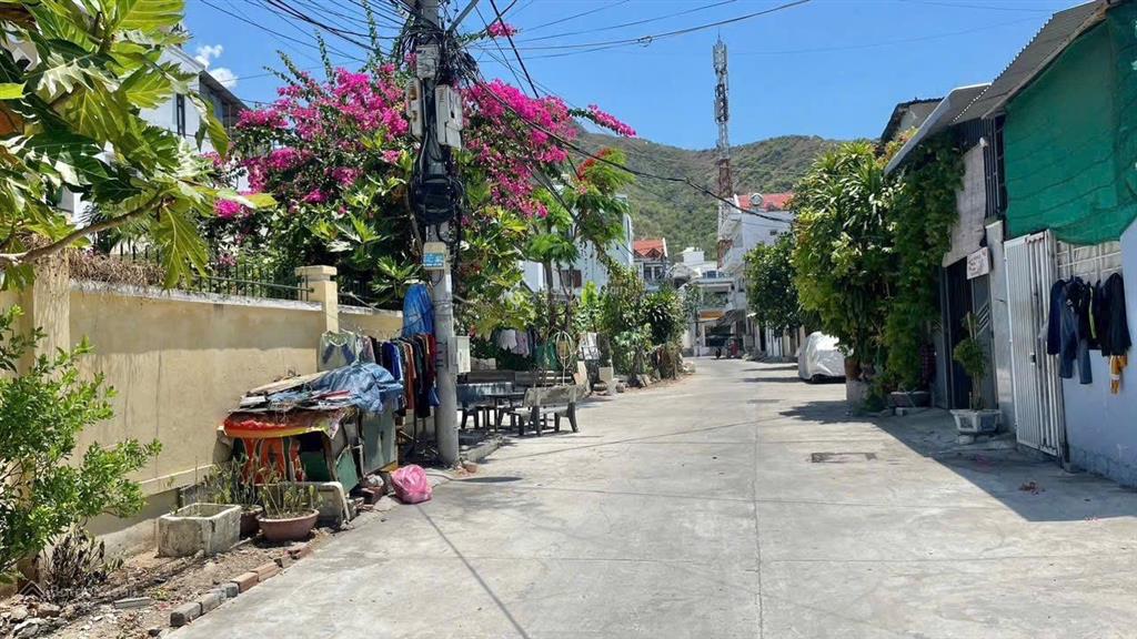 Bán đất gần biển, giá rẻ chỉ 65tr/m2 có 115m2 đất đường sử hy nhan, vĩnh hoà, nha trang. (~ 7,5 tỷ)