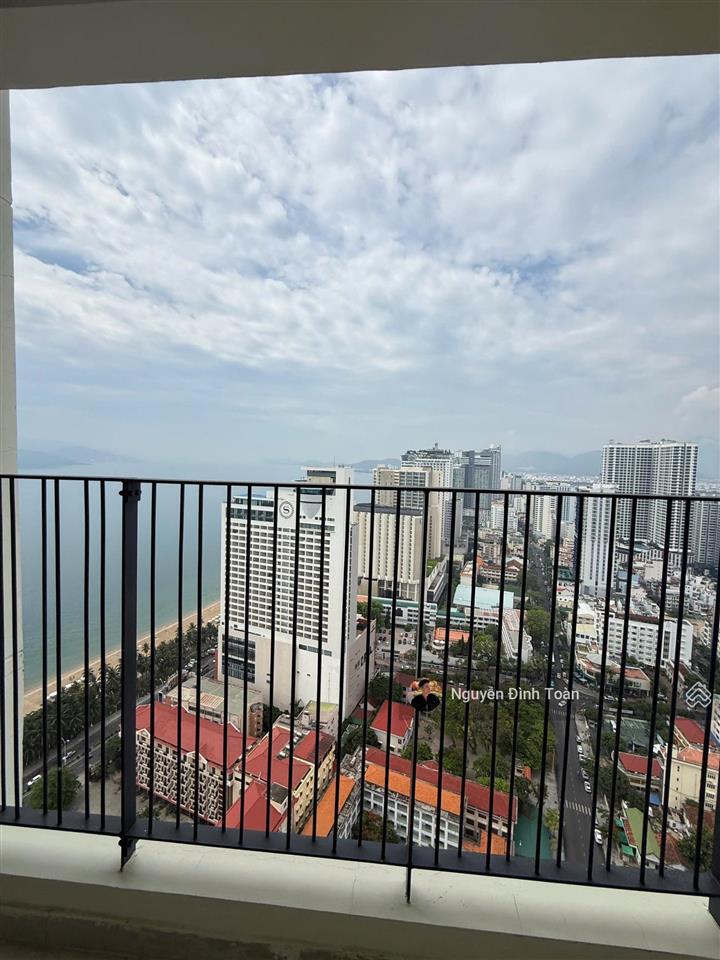 Gửi bán 1 cặp căn tầng cao tòa nam có sổ đỏ view lý tự trọng 105m2