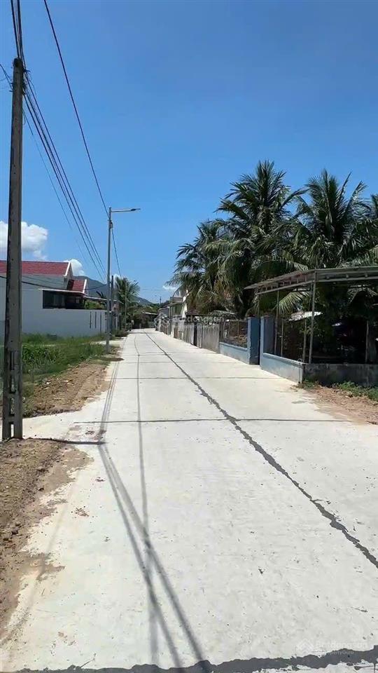 Hạ 650tr, bán 325m2 đất full thổ, mặt đường liên thôn 13m, cách ubnd ninh hoà chỉ 2,3km, sổ hồng