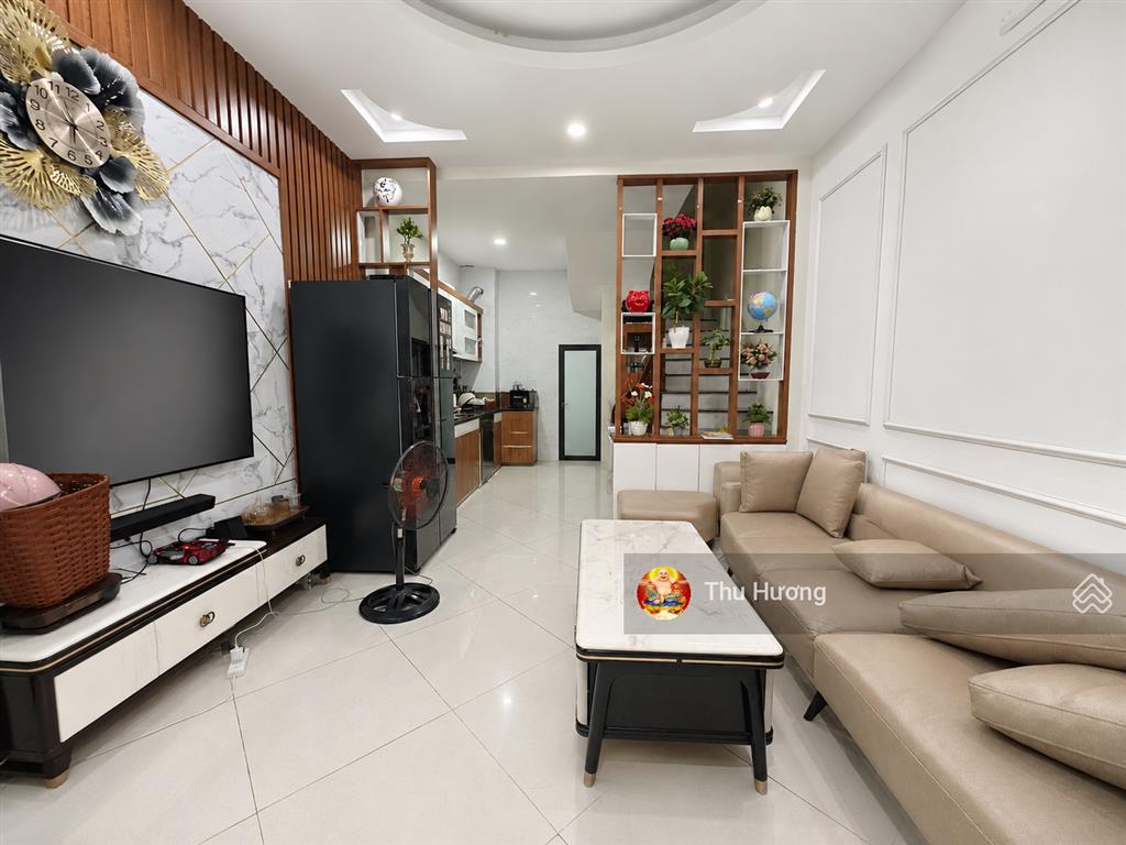 6.4 tỷ ngõ gốc đề minh khai, ngõ 3 gác, gần hồ, bãi ô tô, 5 tầng 3 ngủ, full nội thất, sđcc