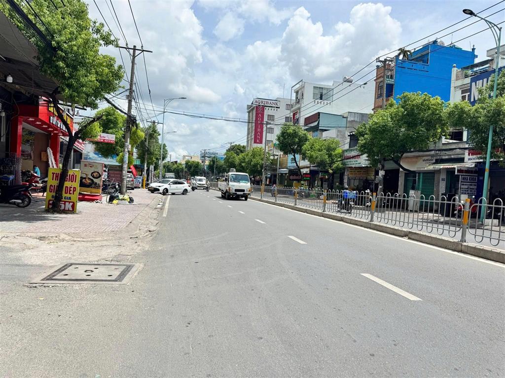 Bán Nhà 2 Mặt tiền Lê Văn Quới - gần Hòa Bình, DT: 4,8 x19m, 2 Tầng, chỉ 14,5 tỷ