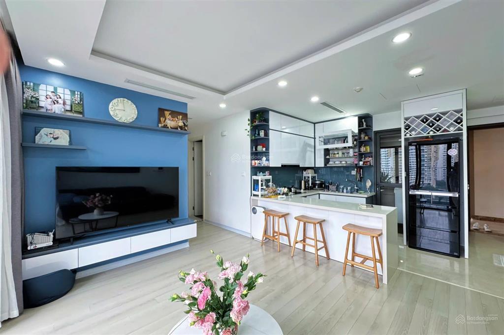 Chính chủ bán gấp căn hộ 3pn tòa c7 vinhomes d'capitale, view hồ, full đồ đẹp, giá 10,8 tỷ, shld