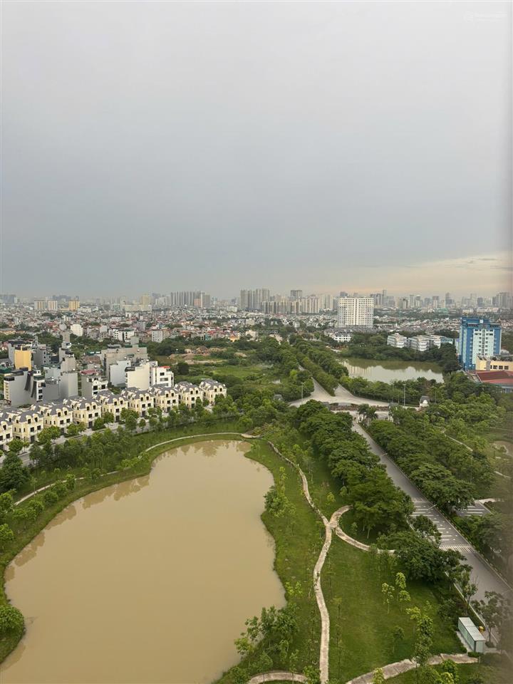 Chính chủ bán căn view hồ 72m2/2pn/2wc. giá full nội thất 5.2 tỷ tầng trung view thoáng