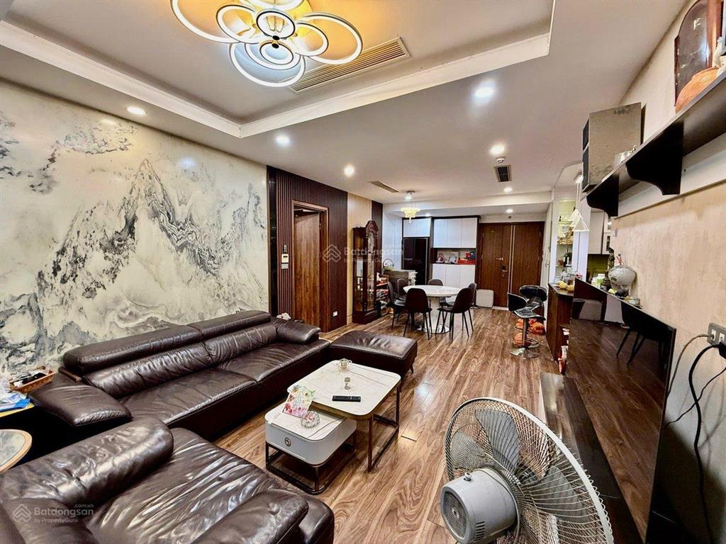 Hot siêu phẩm chung cư n01t8 ngoại giao đoàn nội thất cực phẩm 136m²