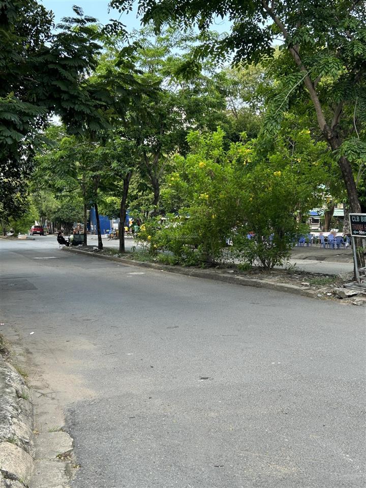 Đất góc 2 mặt tiền đường rộng 16m + 12m, dt 8 x 17m, cách nguyễn duy trinh 40m, 13,2 tỷ