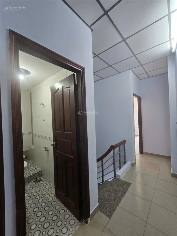 Bán nhà q2, 5,25 tỷ, sát mặt tiền lê văn thịnh, nhà 2 tầng 55m, ngang 4,5 mét, sổ hồng riêng