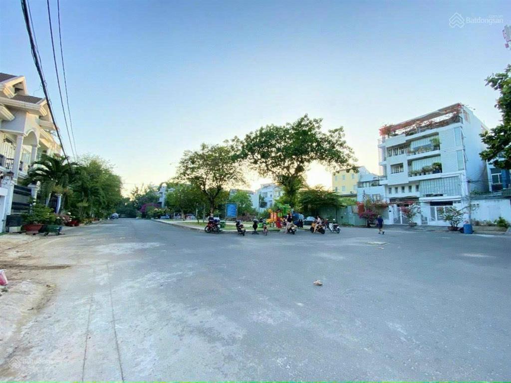 Siêu đẹp chính chủ gửi bán đất 10x18 đường 25 đối diện công viên khu ven sông, giá 19,5 tỷ