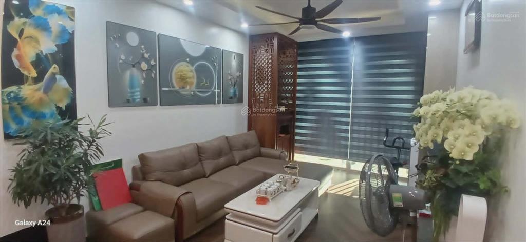 Chính chủ bán căn hộ chung cư ngoại giao đoàn, 2 ngủ, 2 vệ sinh, phòng khách rộng, 85m2 nhỉnh 9 tỷ